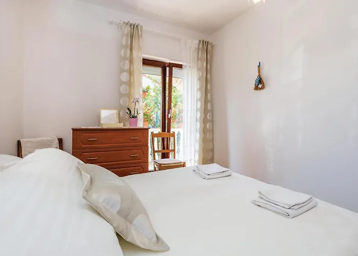 Apartamento 2 Bedroom Cozy In *