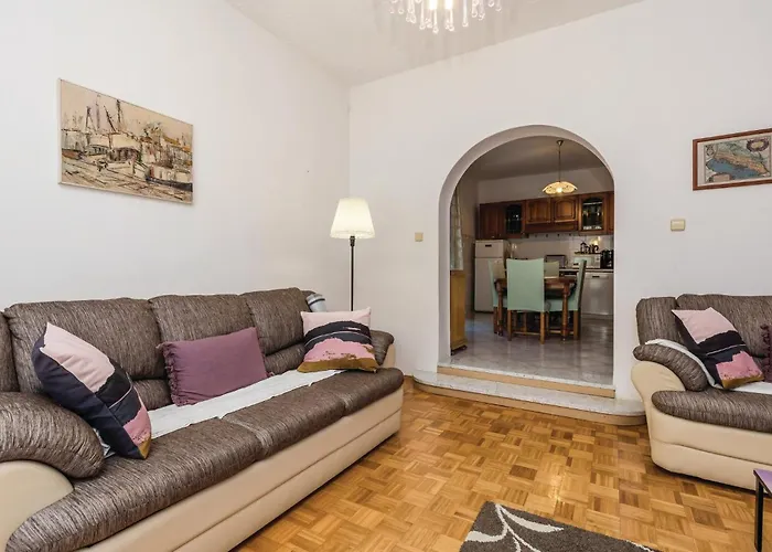 Apartamento 2 Bedroom Cozy In