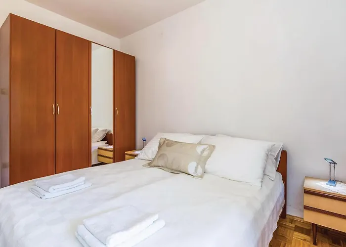 Apartamento 2 Bedroom Cozy In *