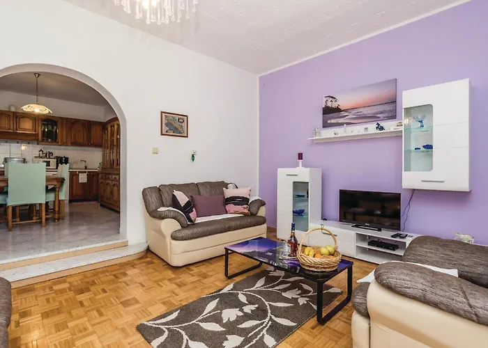 2 Bedroom Cozy In