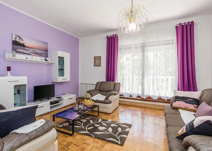 2 Bedroom Cozy In